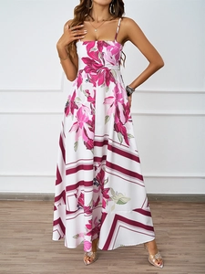 Détail de robe longue fleurie dos nu avec motifs de fleurs roses et géométriques