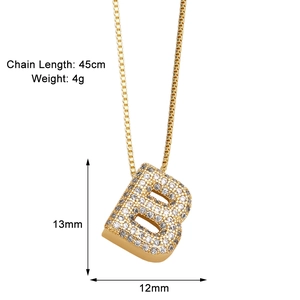 Detailansicht der goldenen Buchstabe B Halskette mit Zirkonia und 45cm Box-Kette