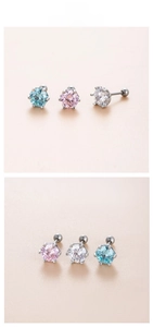 Détails des boucles d'oreilles en acier titane avec cristaux bleus, roses et blancs