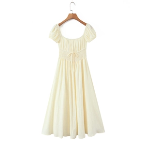 Gelbes Maxikleid im Landhausstil mit Puffärmeln und Kordelzug an der hohen Taille