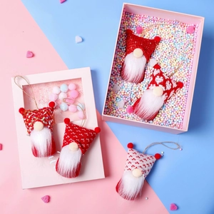 Set of 5 red and white knitted Christmas gnomes with heart patterns for holiday decor