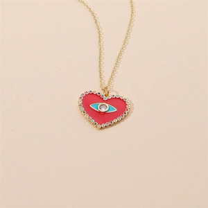 Collier plaqué or avec pendentif cœur rouge, œil maléfique et cristaux colorés