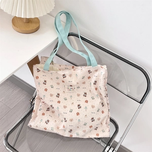 Detail of pink quilted tote with bear prints and sozakka beauté woven label