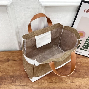 Grande borsa tote in lino minimalista con manici in pelle marrone e interno spazioso