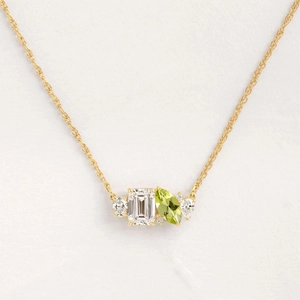 Exquisite 18K gold necklace featuring a rectangular zircon and olive green gemstone pendant