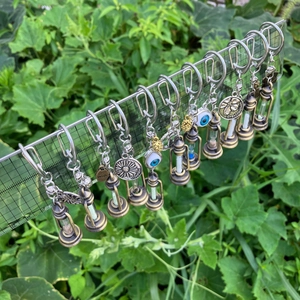 Vintage Luminous Hourglass Lantern Keychain Retro Metal Glass Glow In The Dark Pendant Keyring For Men Women Jewelry Gift