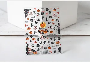 Autocollants d'ongles Halloween avec citrouilles, roses noires et chauves-souris