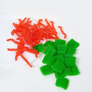 Modèles de nourriture miniature en résine avec poivrons rouges et légumes réalistes