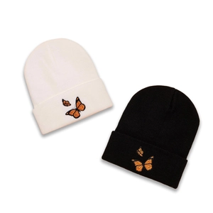 Bonnets en tricot d'hiver noir et blanc avec broderie détaillée de papillon orange
