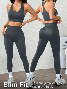 Détails de l'ensemble de yoga gris anthracite avec legging taille haute et brassière