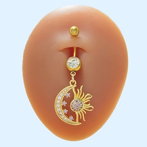 Piercing ombelico dorato sole e luna con zirconi viola e bianchi su modello