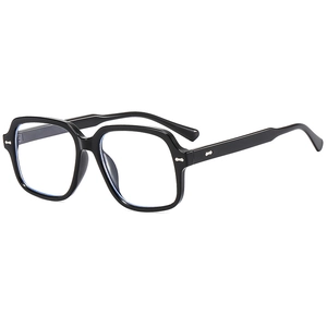 Lunettes carrées noires anti-lumière bleue avec détails de rivets argentés sur fond blanc