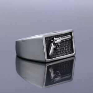 Bague chevalière en acier inoxydable argenté pour homme avec revolver et texture alvéolée