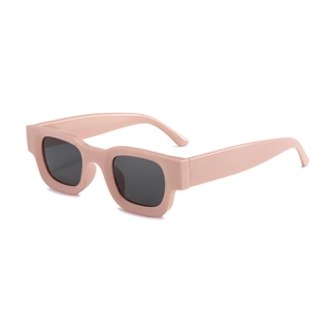 Vintage Cat-Eye Sonnenbrille für Damen in Nude-Rosa mit quadratischem Rahmen und UV-Schutz