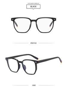 Détail de lunettes noires carrées montrant les angles avant et latéraux avec accents dorés