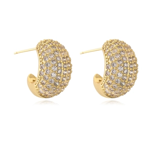 Orecchini a cerchio a forma di C placcati in oro 18K con pavé di zirconi brillanti