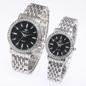 Coffret de montres de couple en acier argenté avec cadran noir et lunette en strass
