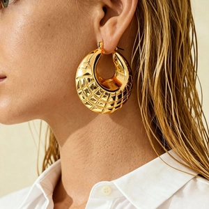 Vintage Geometric Hollow Hoop Earrings For Women Retro Iron Metal Quilted Texture Minimalist Fashion Commuting Style