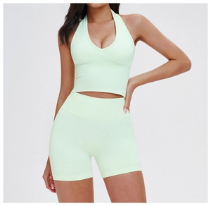 Hellgrünes Halterneck-Crop-Top und nahtlose High-Waist Yoga-Shorts Set für Damen