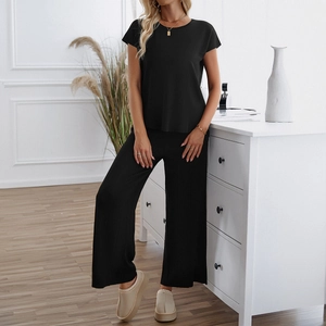 Damen Strickset in Schwarz mit Kurzarm-T-Shirt und weit geschnittener Hose für Freizeit