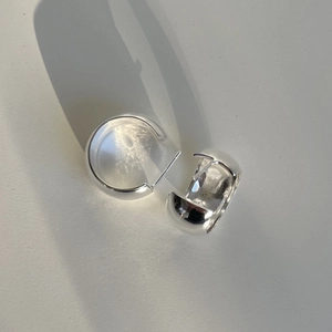 Minimalist 925 sterling silver chunky C-shape hoop earrings with polished metal finish