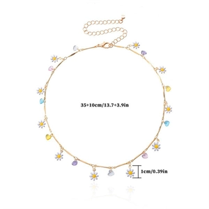 Detail view of daisy and heart pendant necklace with 35+10cm length measurements