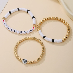 Ensemble de trois bracelets de volleyball avec perles en argile et métal