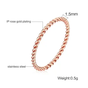 Minimalistischer 1,5 mm gedrehter Ring aus 18 Karat roségoldvergoldetem Edelstahl