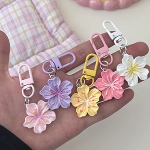 Romantische Kirschblüten Schlüsselanhänger in fünf Farben für Taschen und Rucksäcke