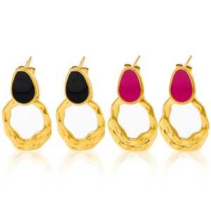 Vintage gold-plated irregular hoop earrings with colorful enamel in black and fuchsia