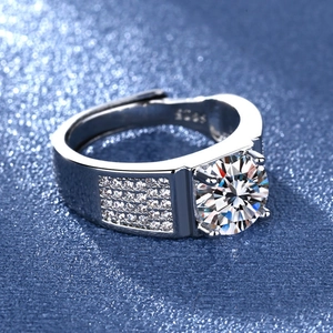 Bague réglable luxueuse en argent S925 avec une grande pierre ronde et sertissage pavé