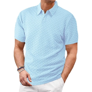 Polo bleu clair pour homme avec texture tricotée respirante en chevrons jacquard