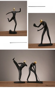 Vue détaillée de figurines de sport modernes en résine noire et dorée pour déco