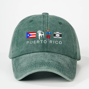 Détail de la broderie Porto Rico et du motif grenouille Coqui sur casquette vert foncé lavé