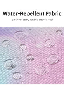 Gros plan du tissu dégradé imperméable avec gouttes d'eau sur sac de voyage