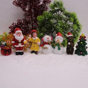 Set de 7 figurines miniatures de Noël avec Père Noël et bonhomme de neige sur neige
