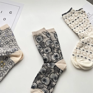 Vintage floral and circle pattern jacquard socks in retro Japanese style cotton blend