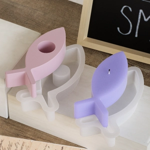 Minimalistische vis siliconen mal met handgemaakte roze en paarse geurkaarsen