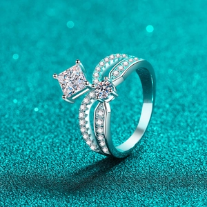 Elegant S925 sterling silver princess crown ring with moissanite and crisscross band