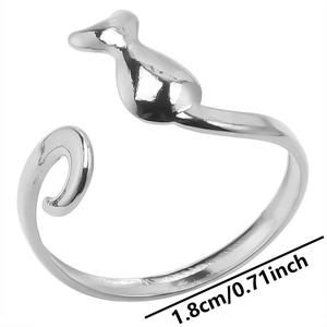 Detailed macro view showing the 1.8cm diameter of the silver cat tail open ring
