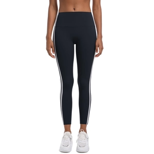 Vue détaillée du legging de yoga taille haute avec rayures latérales et effet galbant