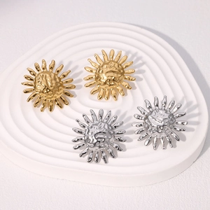 Orecchini a girasole minimalisti in oro e argento con trama in metallo martellato