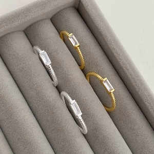 Elegant S925 sterling silver twist ring with rectangular zircon in gold and silver