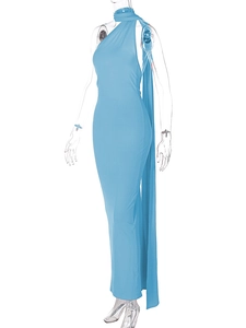 Detailansicht des himmelblauen rückenfreien Bodycon-Maxikleids mit Raffungen