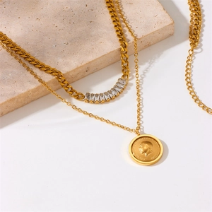 Double-layered gold necklace with cuban chain, rectangular zircon and coin pendant on stone