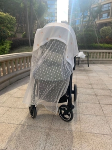 Breathable white mesh stroller mosquito net with small floral patterns and peach blanket