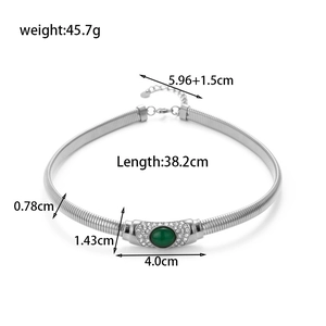 Girocollo a catena piatta argento con zircone smeraldo e misure dettagliate del prodotto