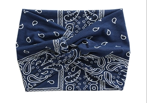 Detail of twisted navy blue paisley sports headband with elastic cotton fabric