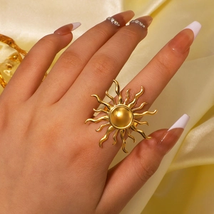 Vintage golden sunburst ring in stainless steel with a minimalist French style texture