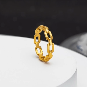 Minimalist 18k gold plated stainless steel chain link ring on white circular display stand